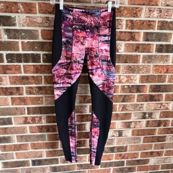 Lululemon   * Sweat & Repeat Tight *28" Black / Dahlia scape Multi EUC  6 - Picture 2 of 16